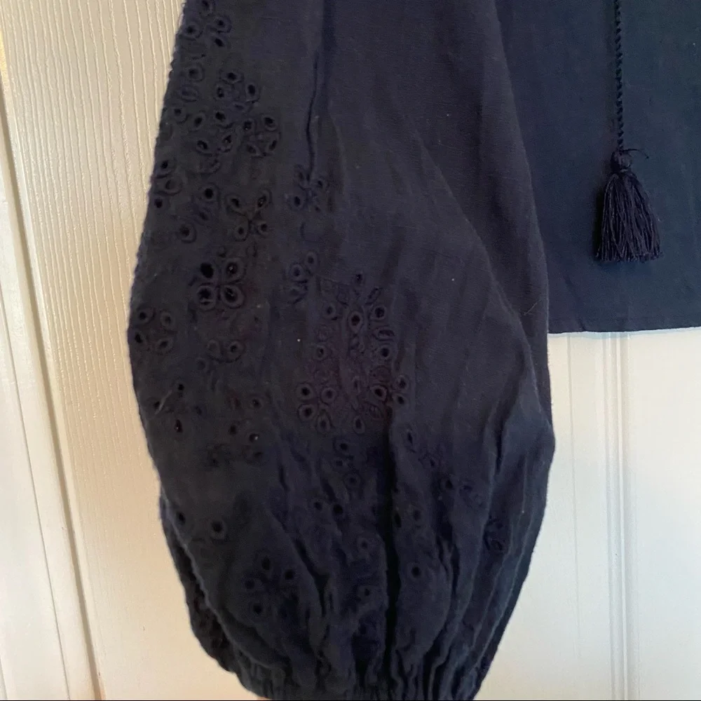 Abercrombie& Fitch Women Cutwork Peasant Top - Picture 4 of 8